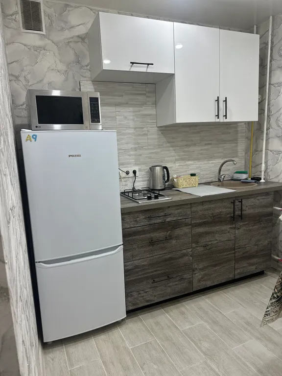 Квартира однокомнатная на улице Щорсе, 32 м², Великие Луки — кухня, фото 2