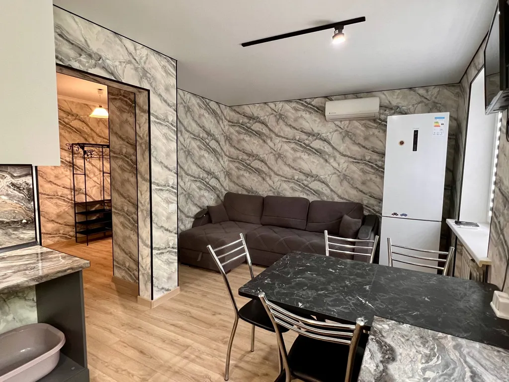 Квартира трёхкомнатная на улице Грибоедова, 61 м², Геленджик — спальня, фото 3