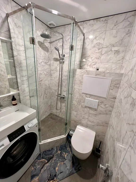 Квартира трёхкомнатная на улице Грибоедова, 61 м², Геленджик — ванная комната