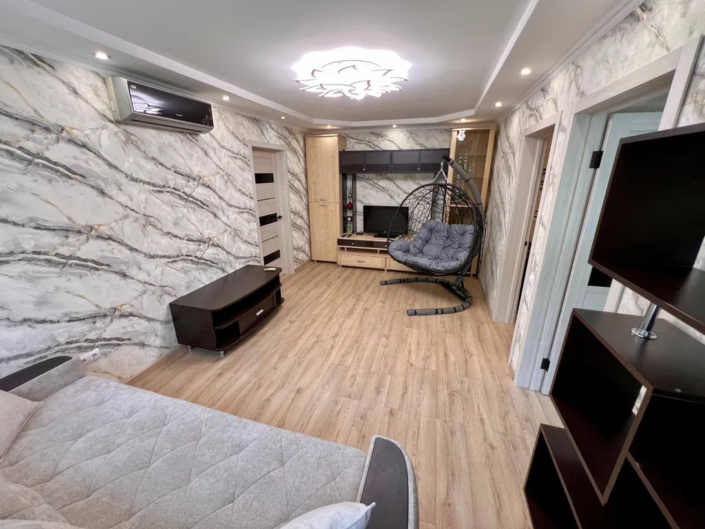 Квартира трёхкомнатная на улице Грибоедова, 61 м², Геленджик — спальня, фото 5