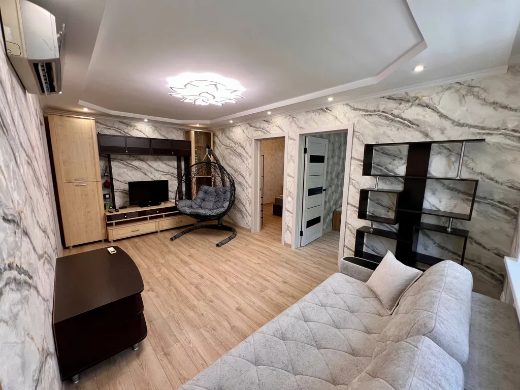 Квартира трёхкомнатная на улице Грибоедова, 61 м², Геленджик — спальня, фото 6