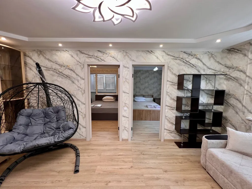 Квартира трёхкомнатная на улице Грибоедова, 61 м², Геленджик — спальня, фото 7