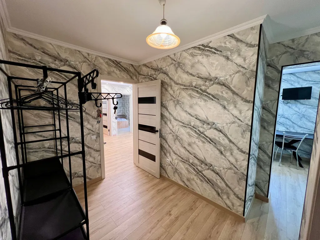 Квартира трёхкомнатная на улице Грибоедова, 61 м², Геленджик — фото 28
