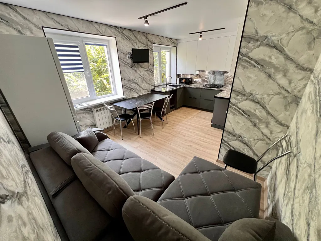 Квартира трёхкомнатная на улице Грибоедова, 61 м², Геленджик — кухня, фото 4