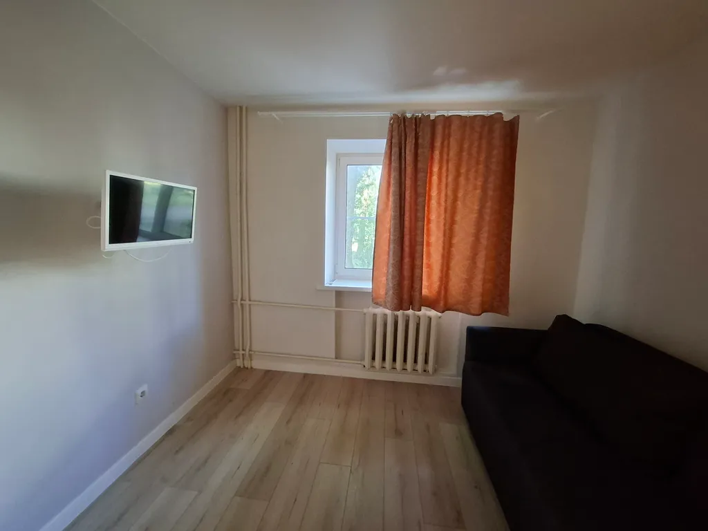 Квартира однокомнатная на улице Новолучанской, 30 м², Великий Новгород — спальня, фото 7