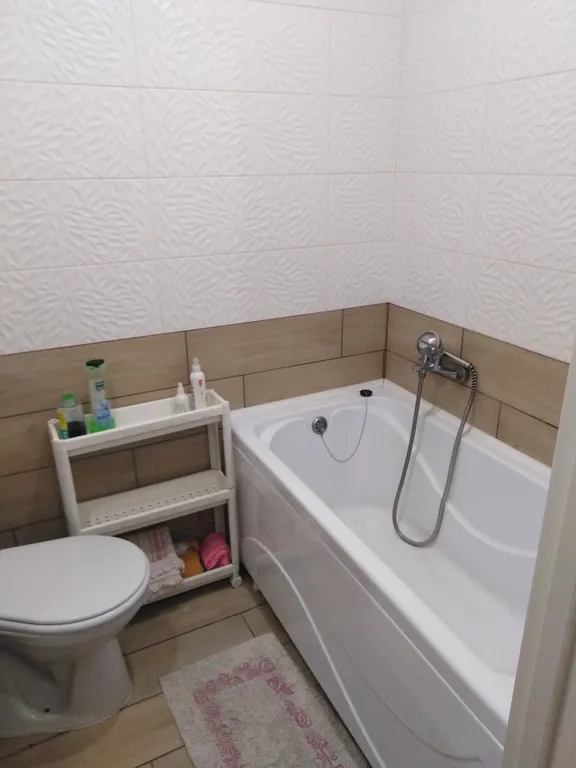 Квартира однокомнатная на улице Новолучанской, 30 м², Великий Новгород — ванная комната