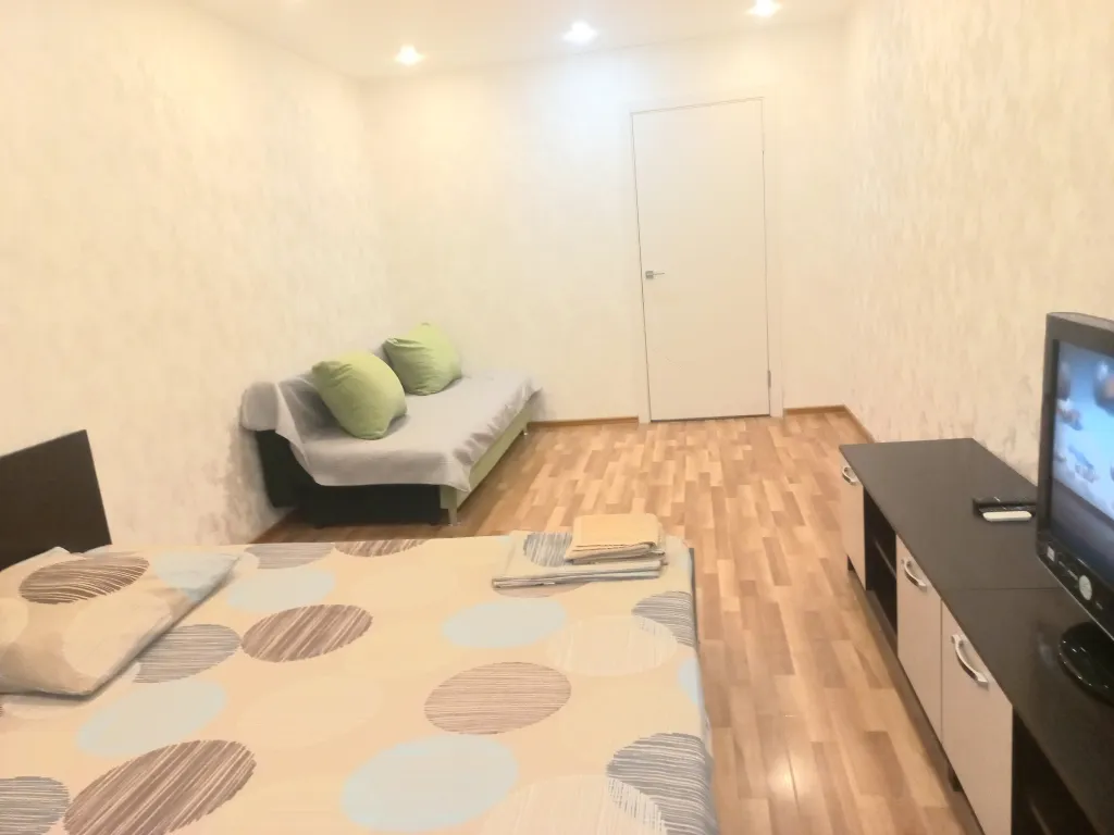 Квартира однокомнатная на проспекте Тракторостроителее, 41 м², Чебоксары — спальня, фото 5