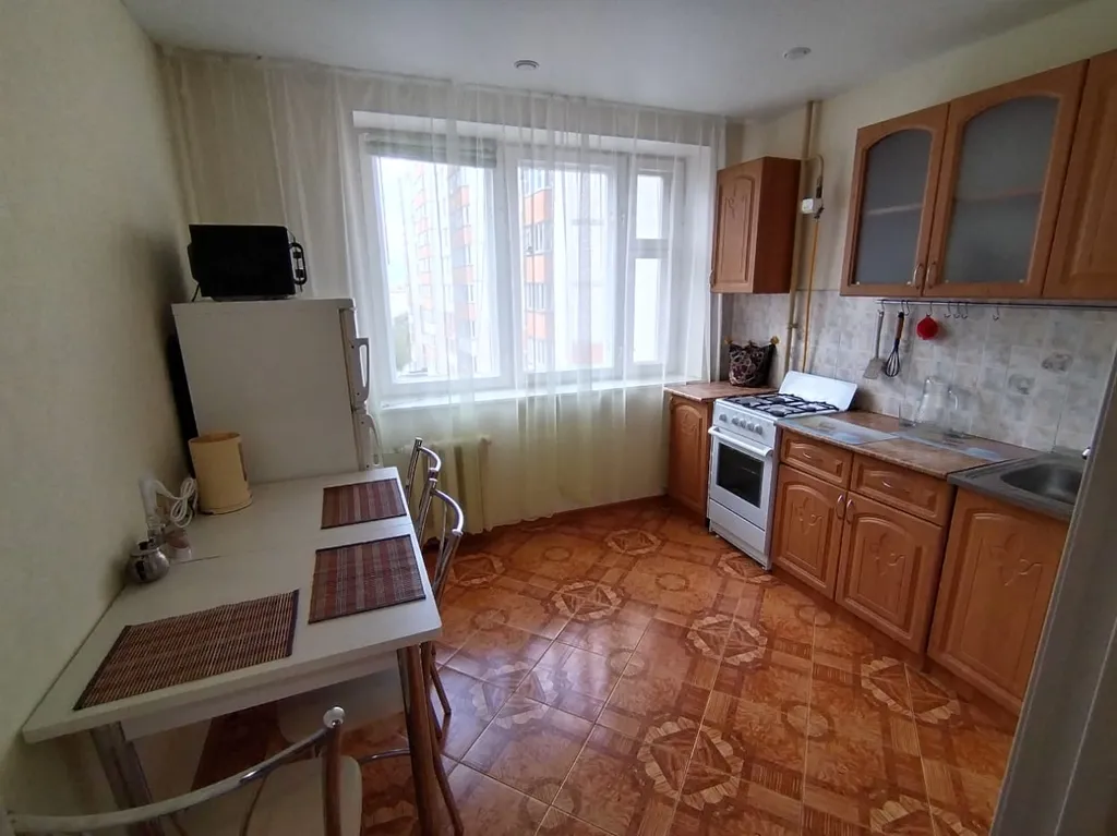 Квартира однокомнатная на проспекте Тракторостроителее, 41 м², Чебоксары — кухня