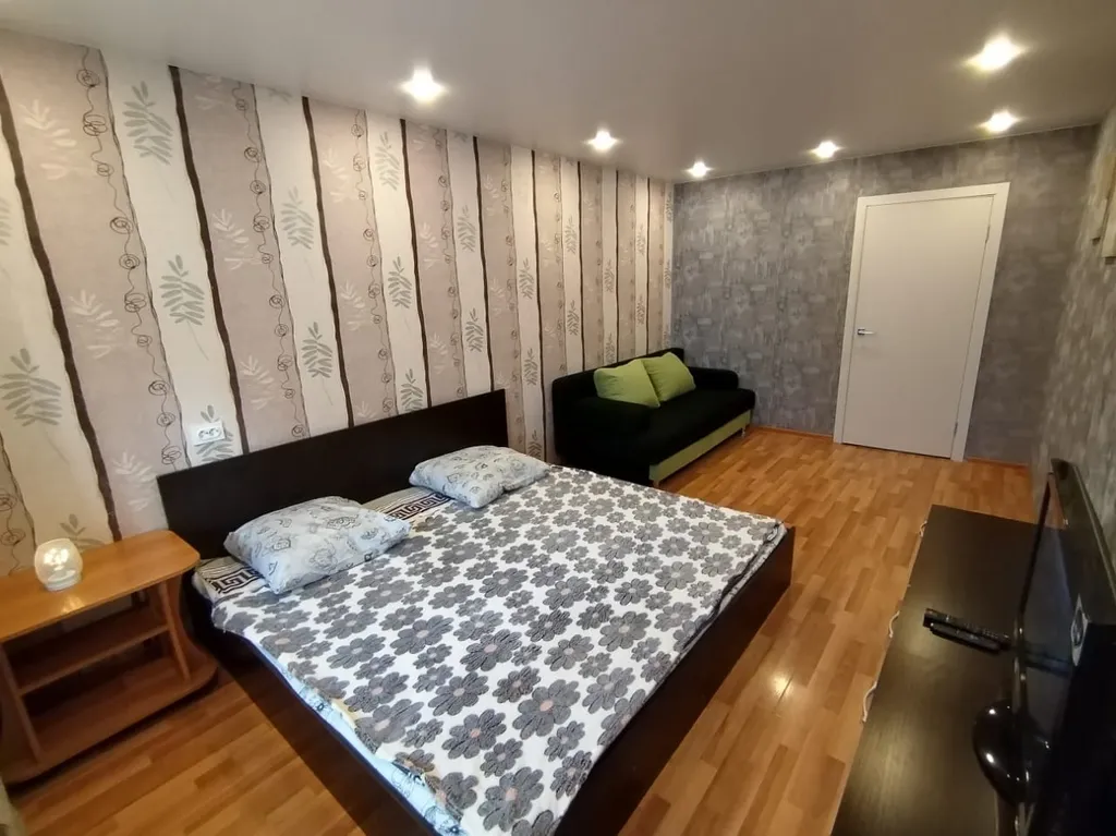 Квартира однокомнатная на проспекте Тракторостроителее, 41 м², Чебоксары — спальня, фото 4