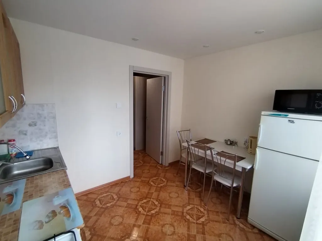 Квартира однокомнатная на проспекте Тракторостроителее, 41 м², Чебоксары — кухня, фото 2