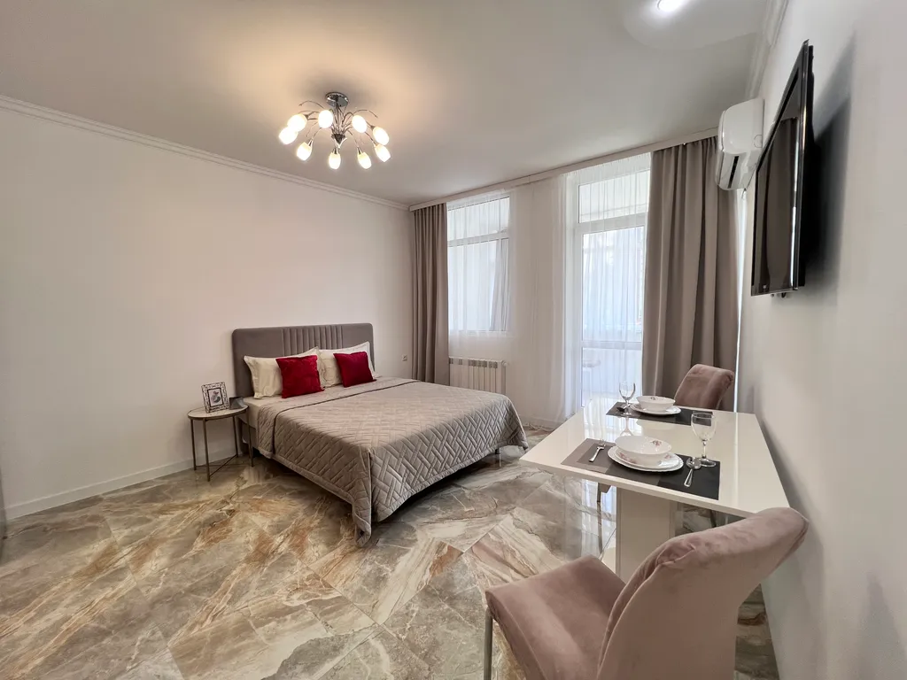 Студия однокомнатная на улице Депутатской, 33 м², Сочи — спальня, фото 3