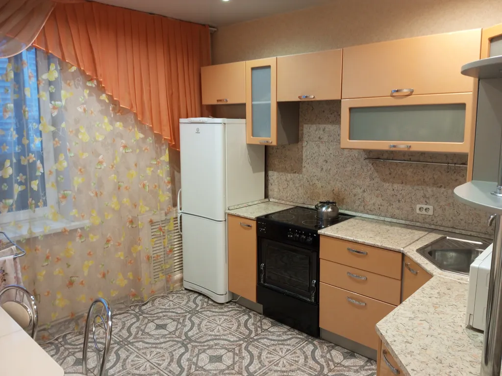 Квартира однокомнатная на улице Преображенской, 45 м², Киров — кухня, фото 2