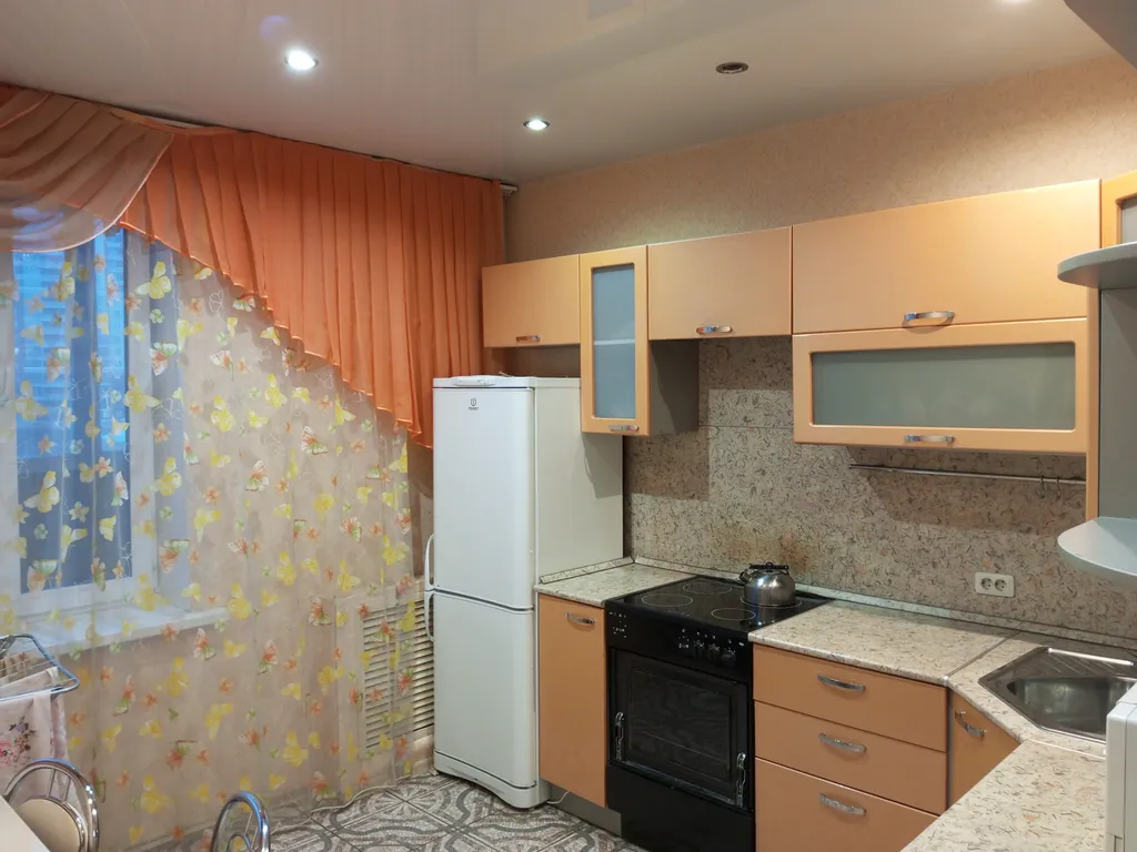 Квартира однокомнатная на улице Преображенской, 45 м², Киров — кухня, фото 3