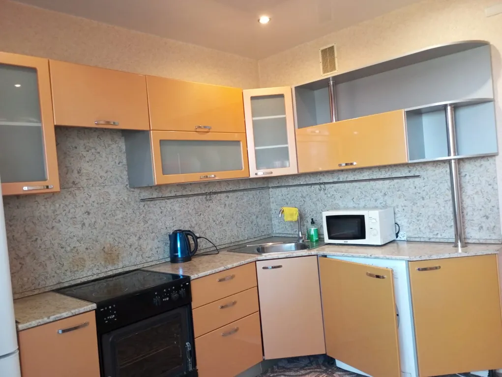 Квартира однокомнатная на улице Преображенской, 45 м², Киров — кухня, фото 4
