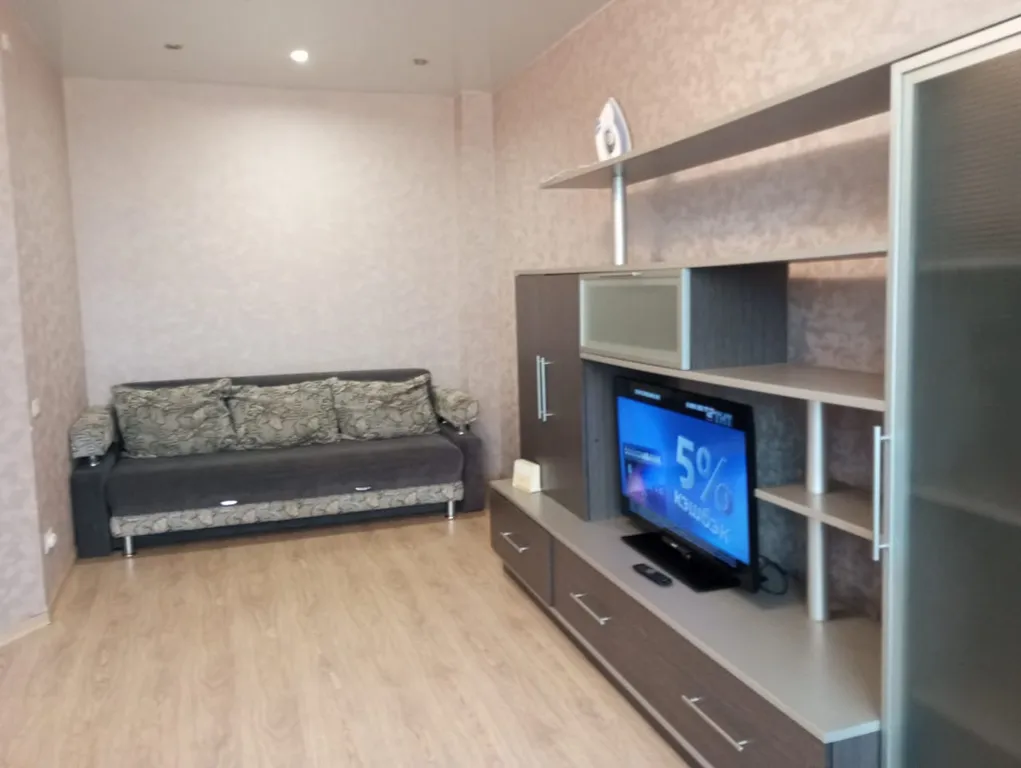 Квартира однокомнатная на улице Преображенской, 45 м², Киров — спальня, фото 3