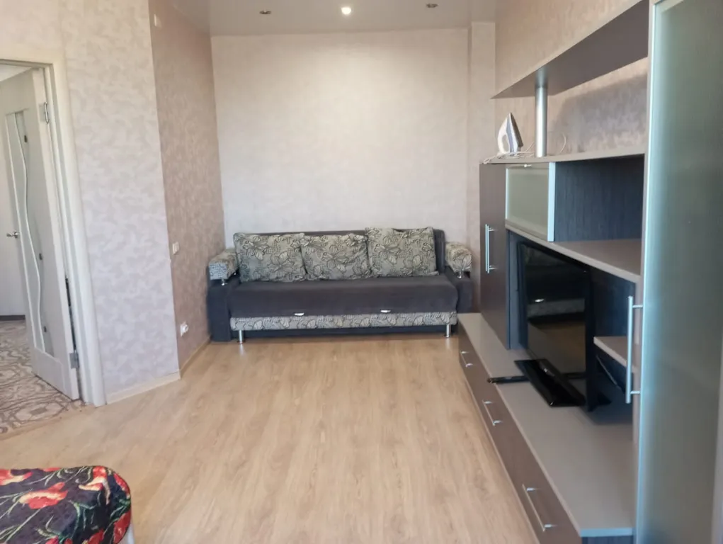 Квартира однокомнатная на улице Преображенской, 45 м², Киров — спальня, фото 4