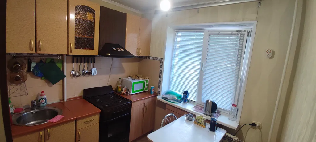 Квартира однокомнатная в переулке Школьном, 41 м², Новокуйбышевск — кухня