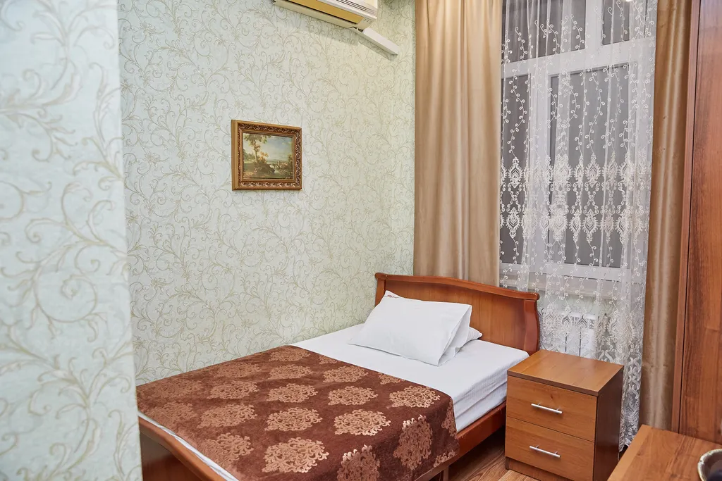 Одноместный номер Стандарт (окно в коридор) — Тархо, фото 1 из 5