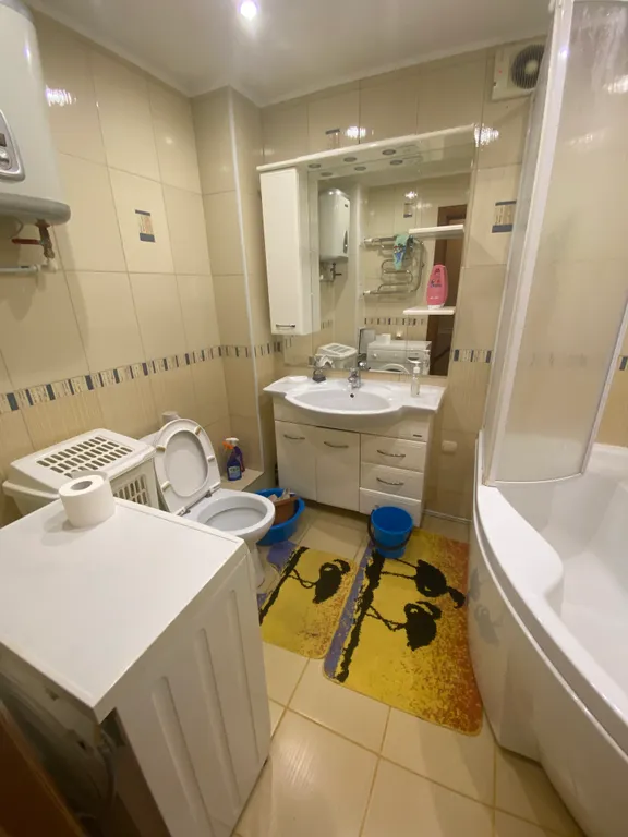 Квартира однокомнатная у метро Безымянка, 55 м², Самара — ванная комната