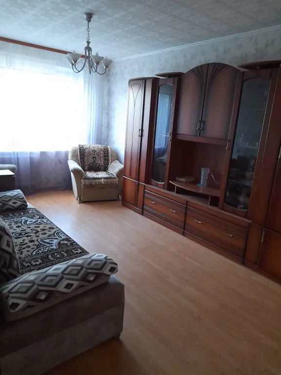 Квартира двухкомнатная на улице Коммунальной, 55 м², Псков — спальня