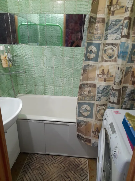 Квартира двухкомнатная на улице Коммунальной, 55 м², Псков — ванная комната, фото 2