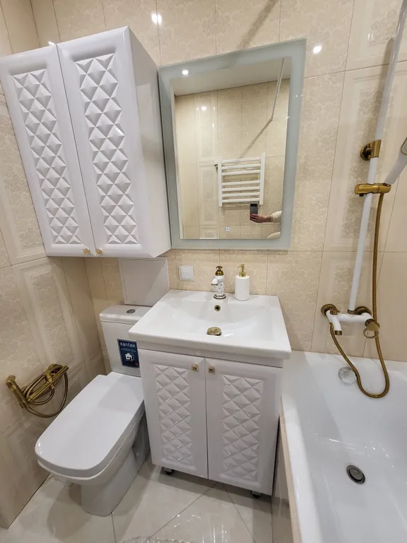 Квартира двухкомнатная у Кремлёвской, в Вахитовском, 43 м², Казань — ванная комната, фото 3