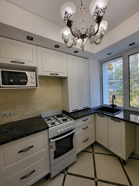 Квартира двухкомнатная у Кремлёвской, в Вахитовском, 43 м², Казань — кухня, фото 2