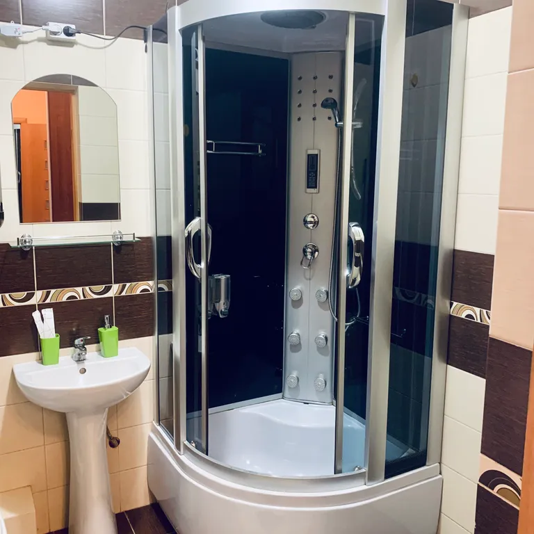 Квартира однокомнатная у Российской, в Октябрьском, 46 м², Самара — ванная комната