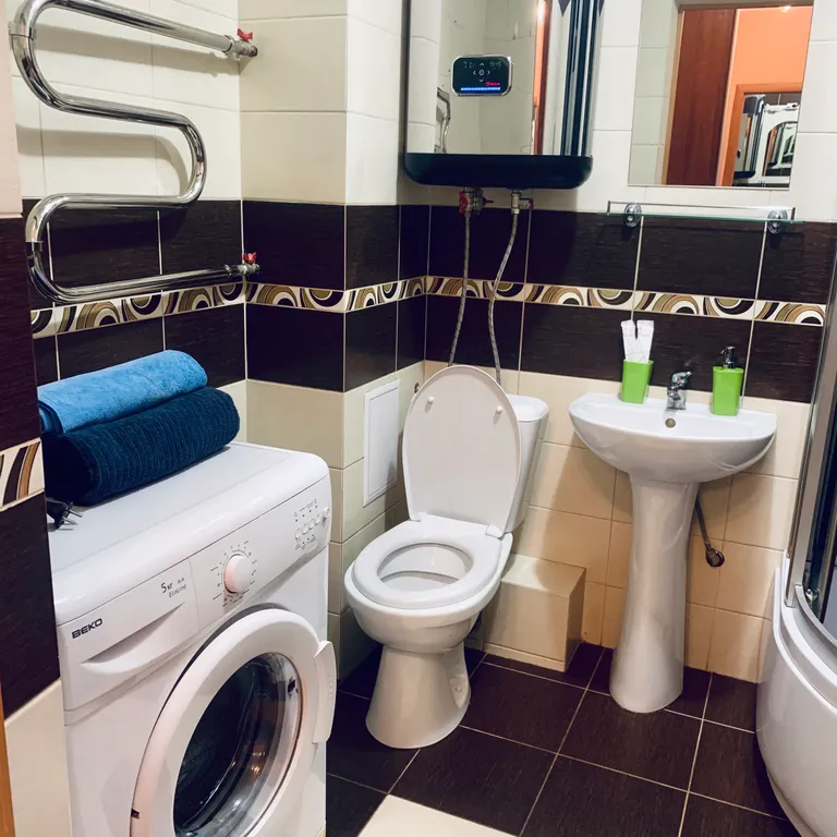 Квартира однокомнатная у Российской, в Октябрьском, 46 м², Самара — ванная комната, фото 2