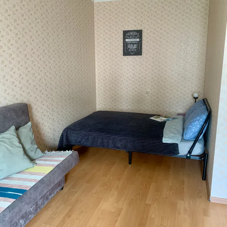 Квартира однокомнатная у Российской, в Октябрьском, 46 м², Самара — спальня, фото 2