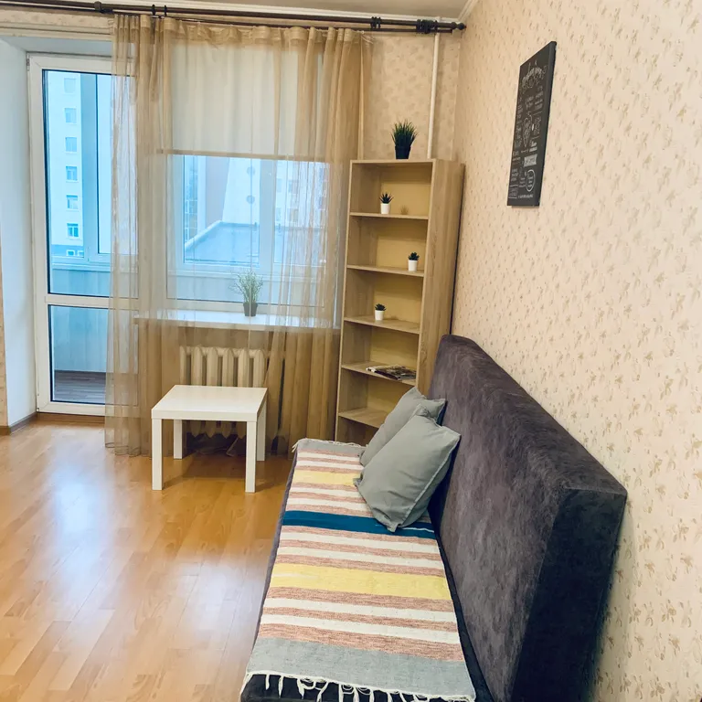 Квартира однокомнатная у Российской, в Октябрьском, 46 м², Самара — спальня, фото 4