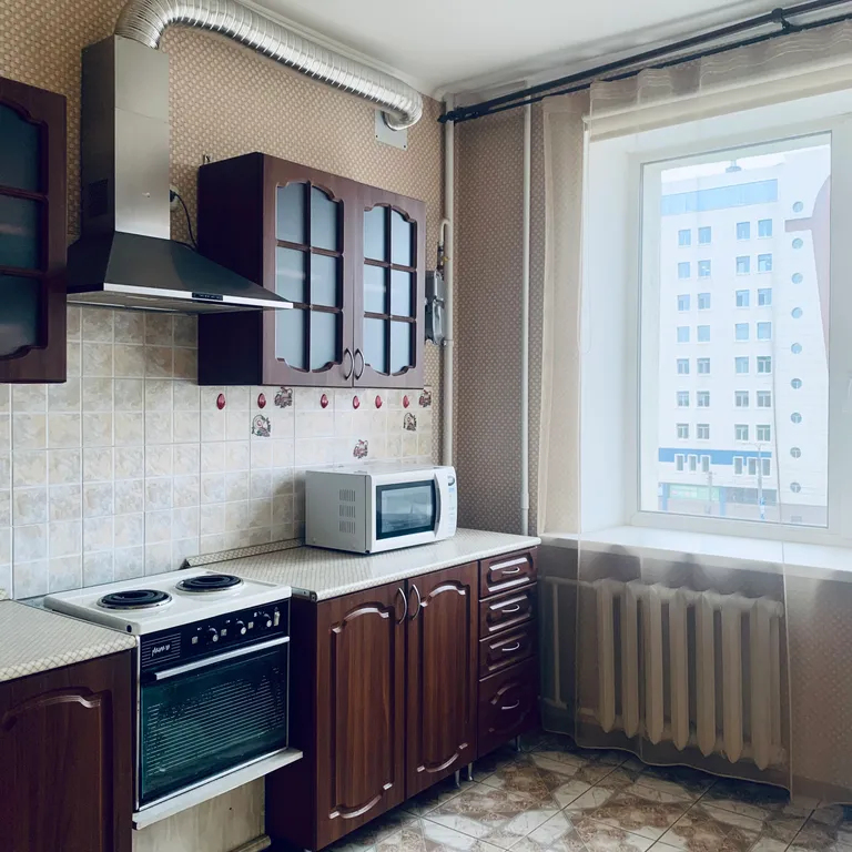 Квартира однокомнатная у Российской, в Октябрьском, 46 м², Самара — кухня