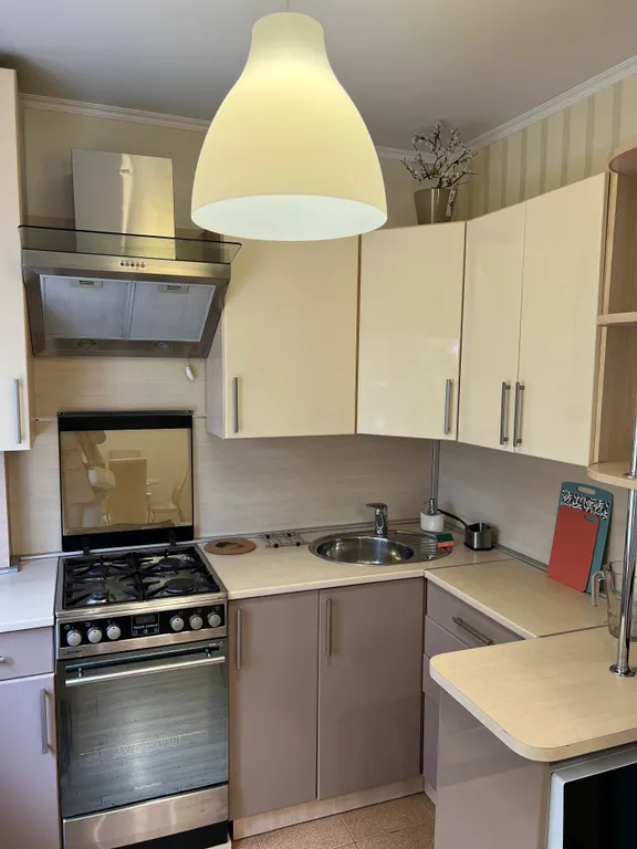 Квартира двухкомнатная на проспекте Мире, 50 м², Великий Новгород — кухня