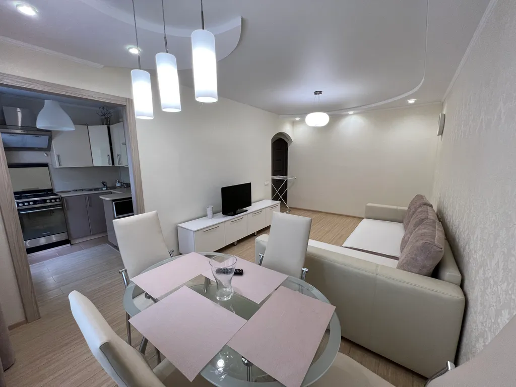 Квартира двухкомнатная на проспекте Мире, 50 м², Великий Новгород — кухня, фото 2