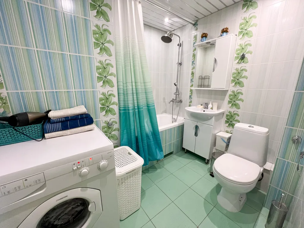 Квартира двухкомнатная на проспекте Мире, 50 м², Великий Новгород — ванная комната, фото 2