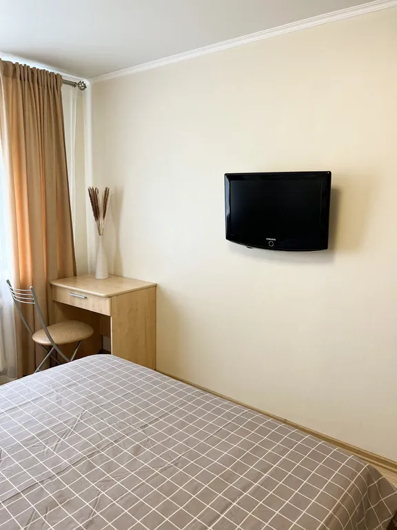 Квартира двухкомнатная на проспекте Мире, 50 м², Великий Новгород — спальня, фото 4