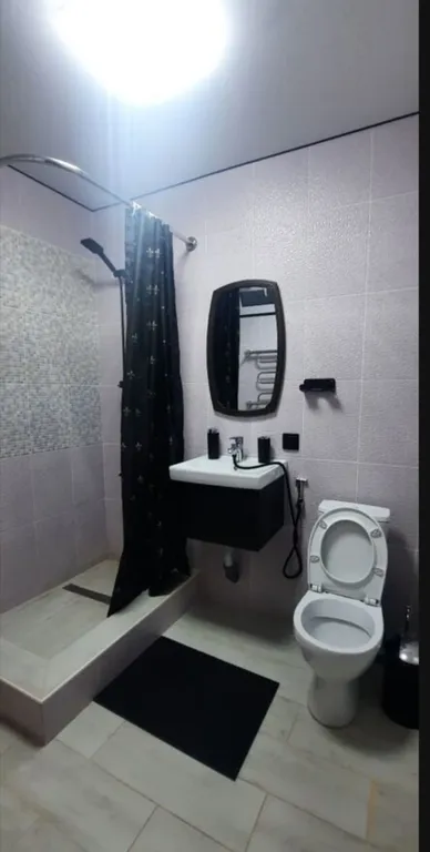 Квартира трёхкомнатная на улице Куйбышева, 70 м², Кисловодск — ванная комната