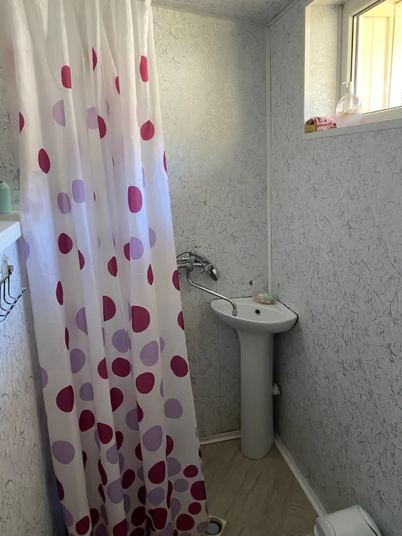 Квартира двухкомнатная на улице Гоголи, 30 м², Ессентуки — ванная комната, фото 2