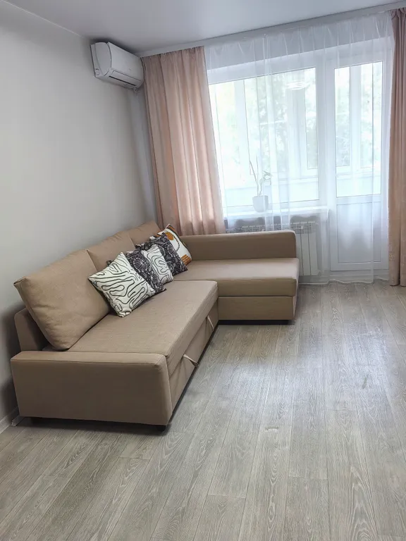 Квартира двухкомнатная на улице Волкова, 45 м², Ростов-на-Дону — спальня, фото 7