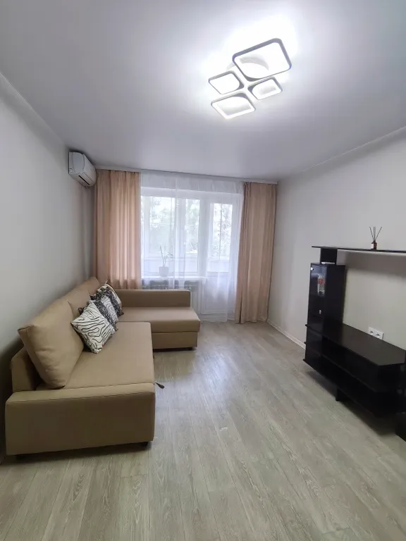 Квартира двухкомнатная на улице Волкова, 45 м², Ростов-на-Дону — спальня, фото 9