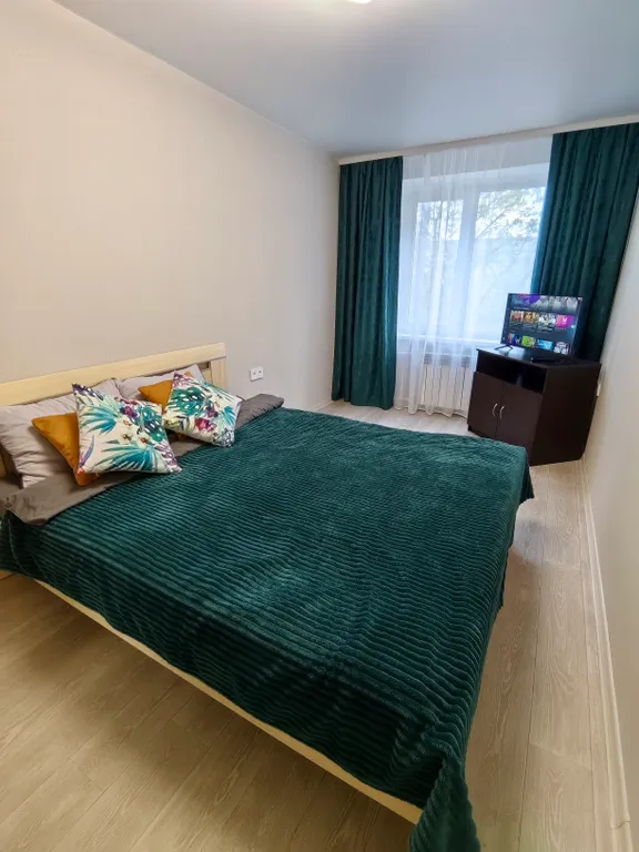 Квартира двухкомнатная на улице Волкова, 45 м², Ростов-на-Дону — спальня