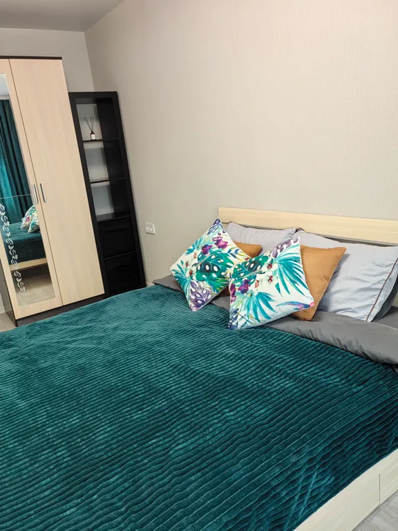 Квартира двухкомнатная на улице Волкова, 45 м², Ростов-на-Дону — спальня, фото 2