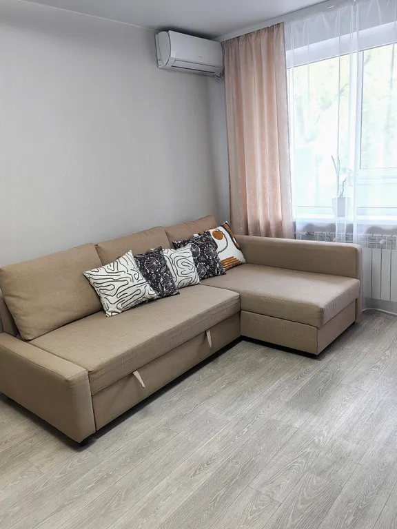 Квартира двухкомнатная на улице Волкова, 45 м², Ростов-на-Дону — спальня, фото 6