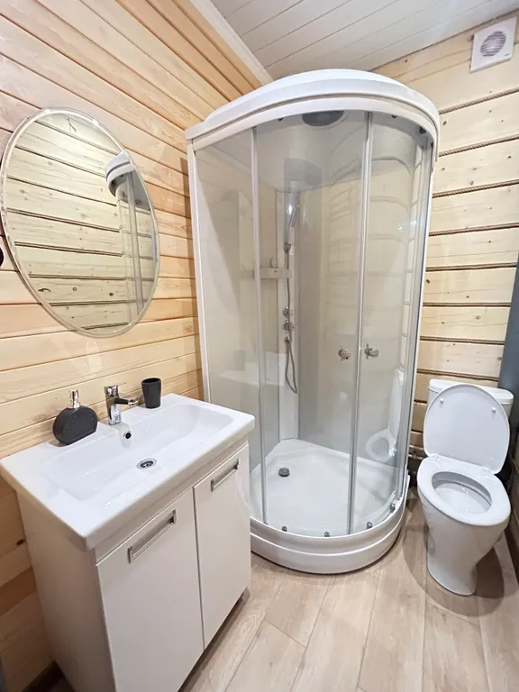 Дом 6-местный на улице Хвойной, 60 м², Шерегеш — ванная комната