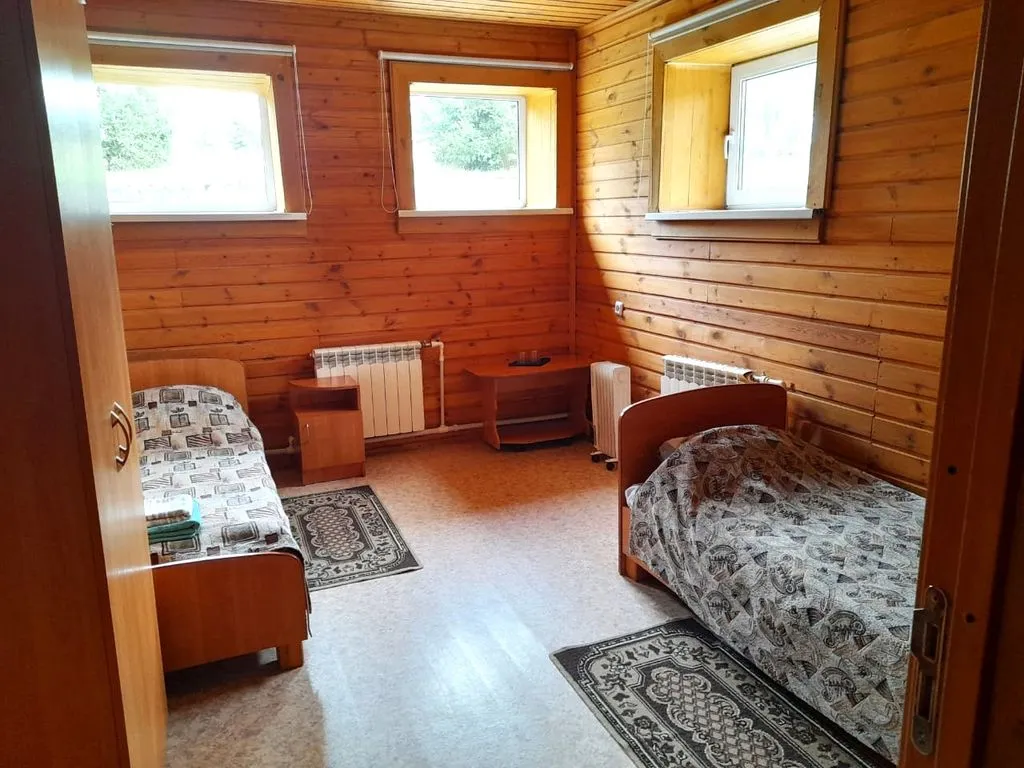 Двухместный номер с 2 отдельными кроватями эконом вариант, удобства на этаже — общий вид