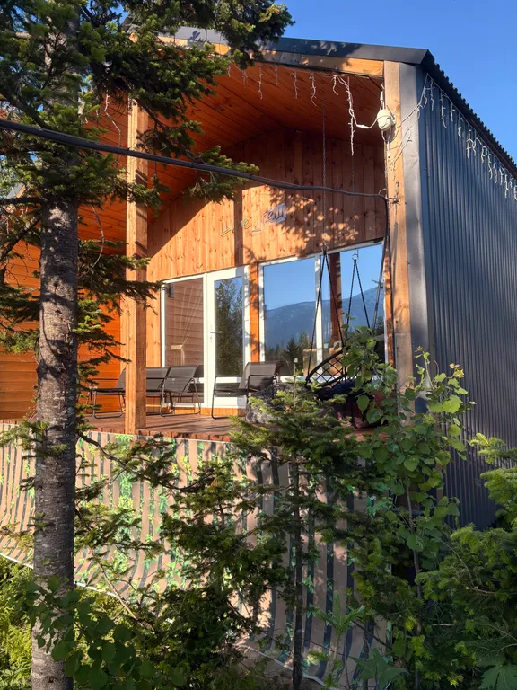 Дом 7-местный на улице Славянской, 70 м², Шерегеш — двор, фото 6