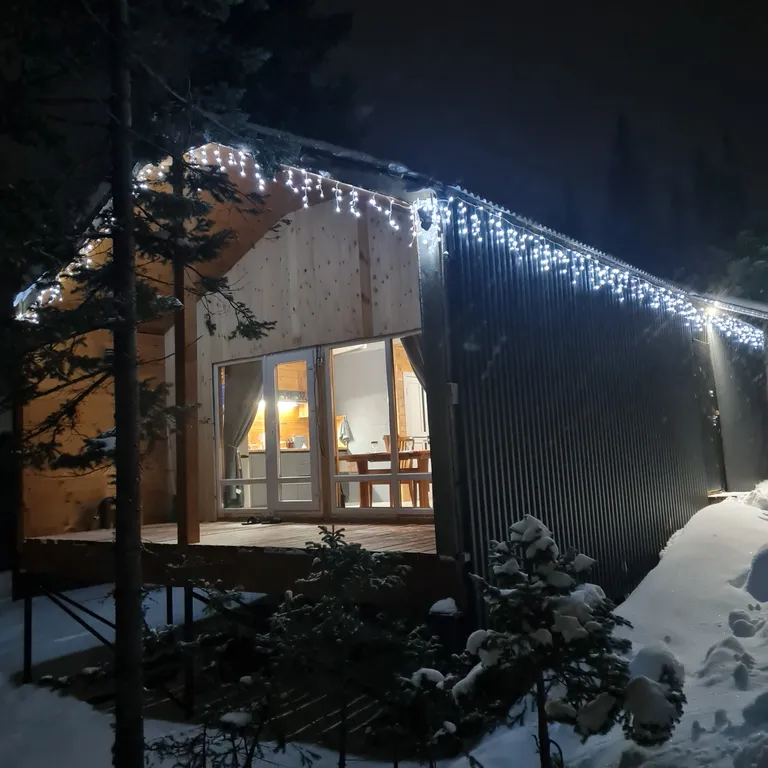 Дом 7-местный на улице Славянской, 70 м², Шерегеш — двор, фото 7