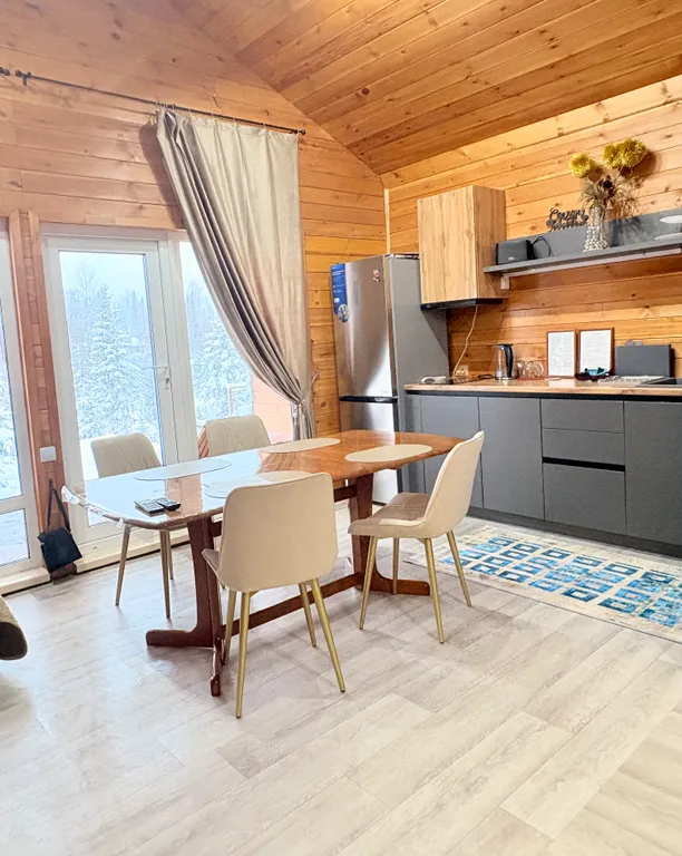 Дом 7-местный на улице Славянской, 70 м², Шерегеш — кухня, фото 2