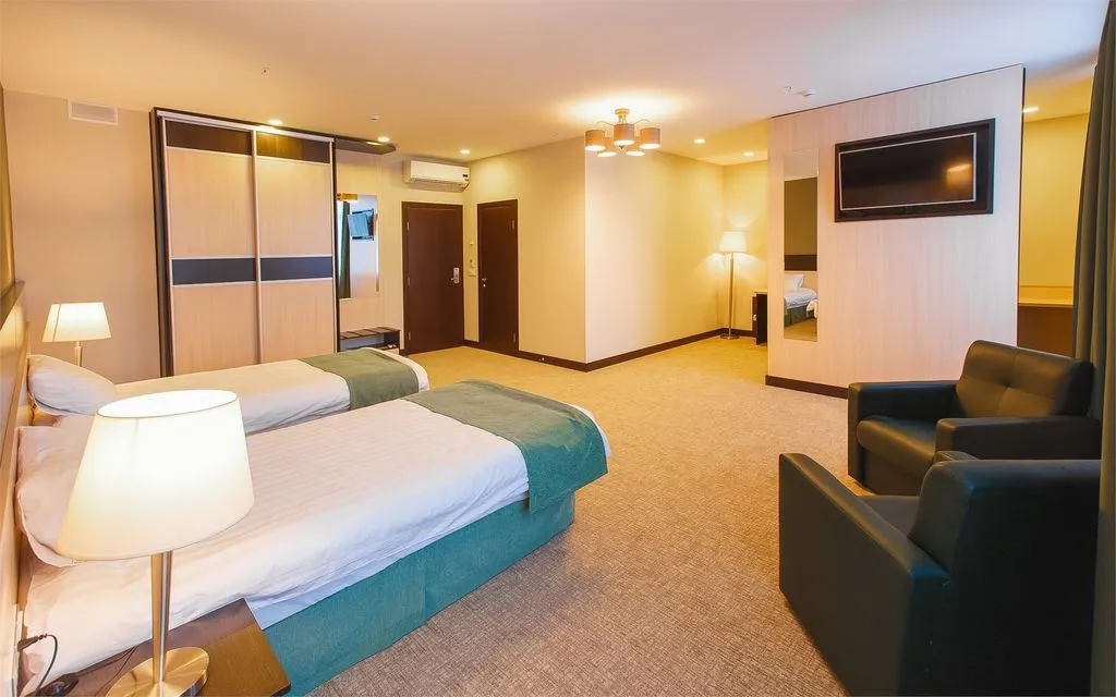 Двухместный номер с 1 кроватью или 2 отельными кроватями полулюкс — Reston Hotel & Spa — фото 2