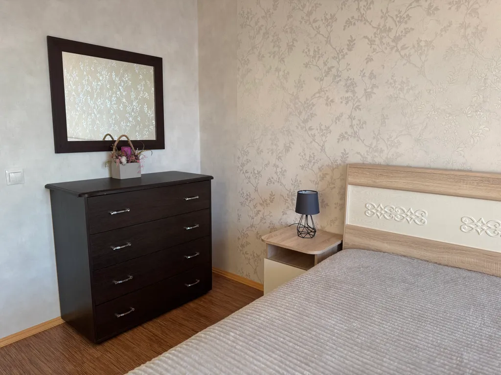 Квартира однокомнатная на улице Московском Тракте, 42 м², Тюмень — спальня, фото 7